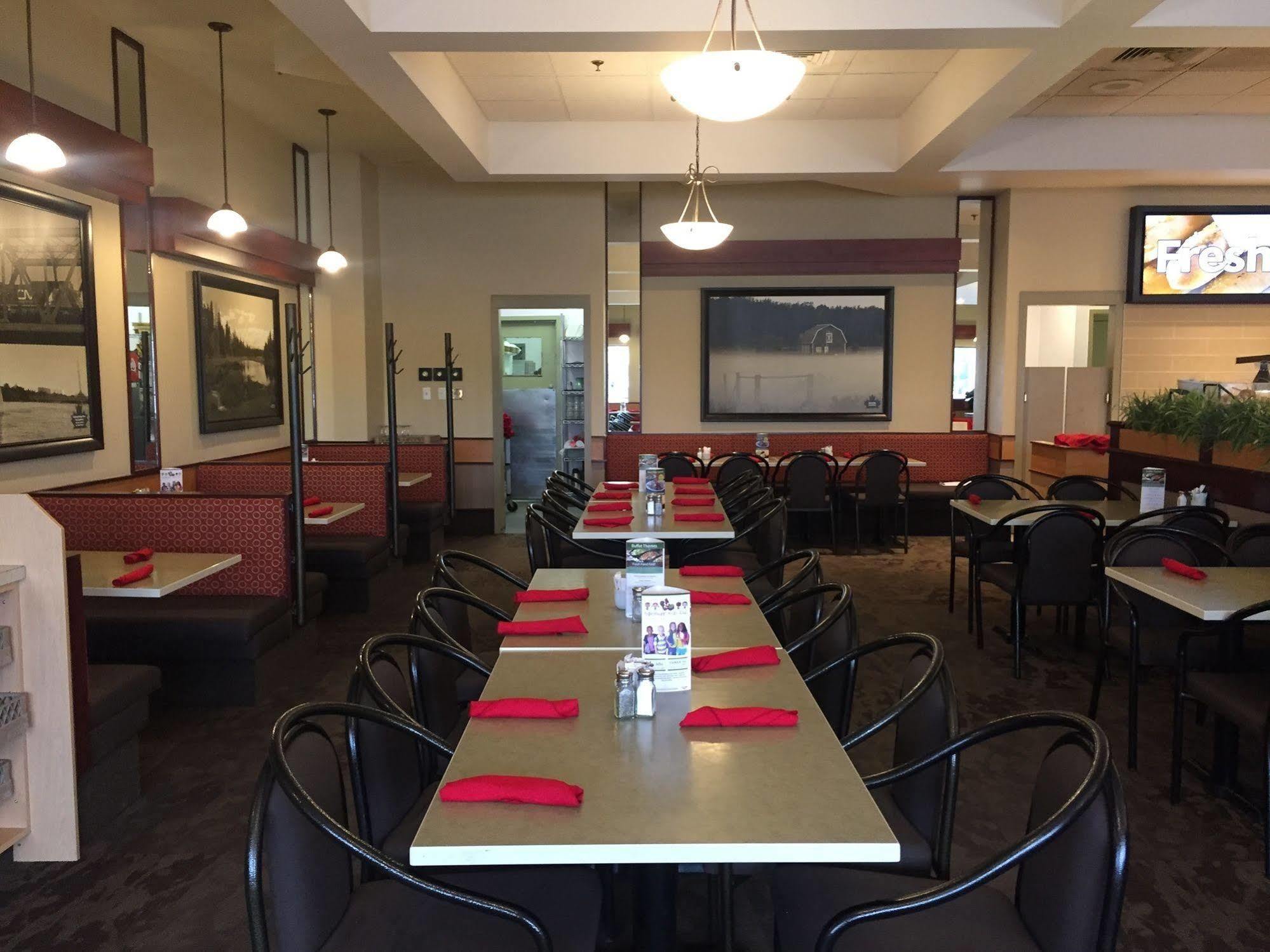 Canad Inns Destination Centre Transcona Виннипег Экстерьер фото
